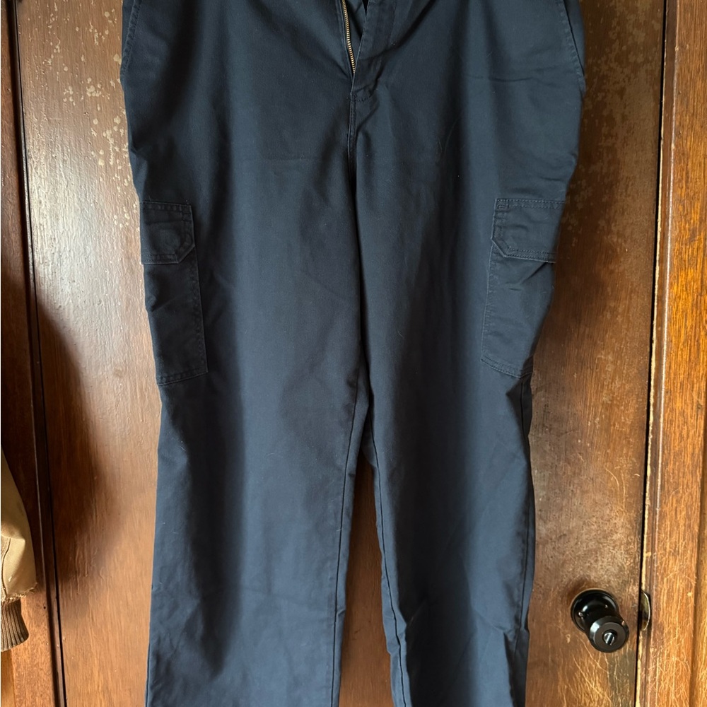 Dickies Black Cargo Pants with Classic Design